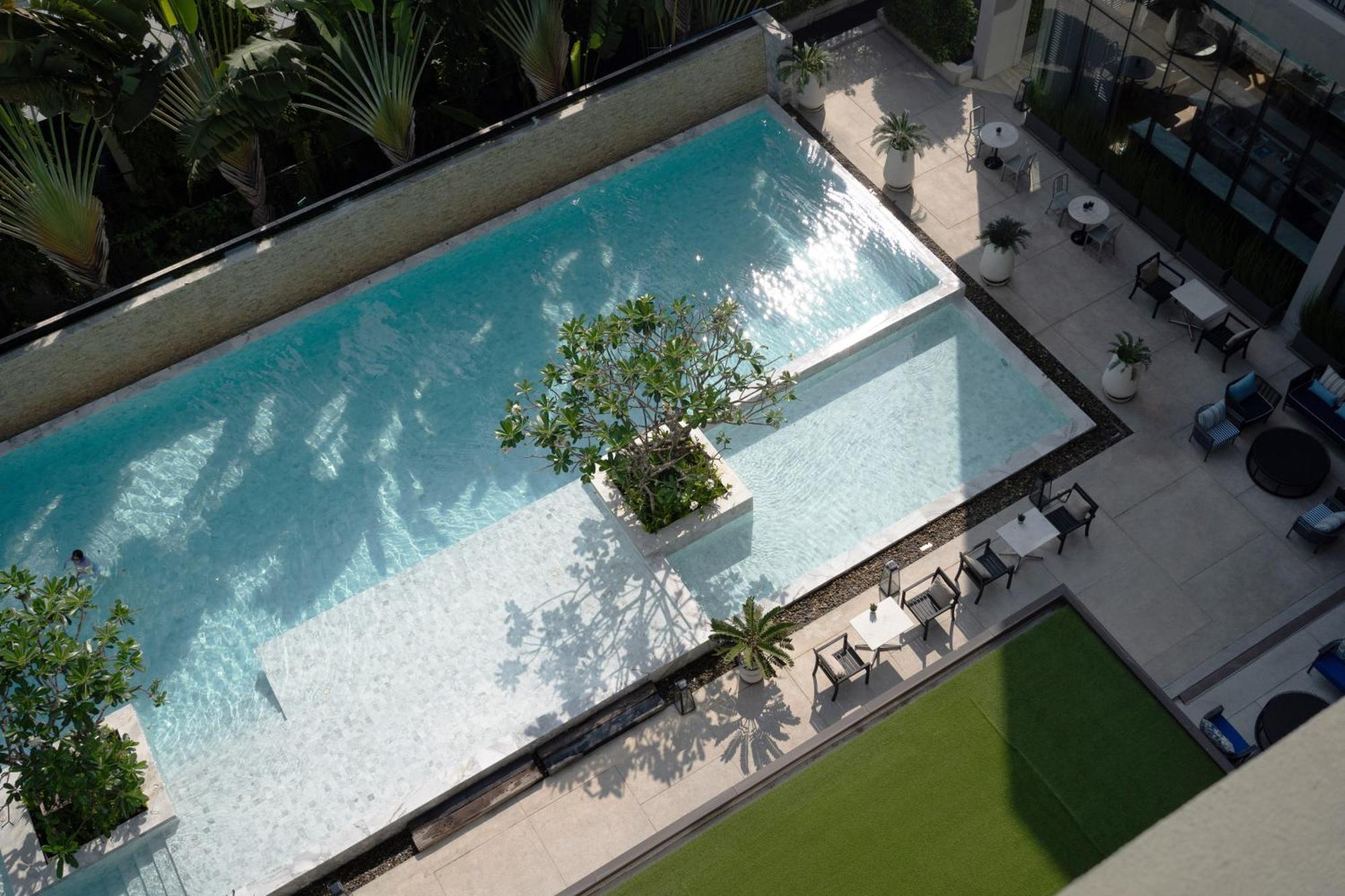 The Park Nine Hotel Suvarnabhumi Бангкок Номер фото The swimming pool at the hotel